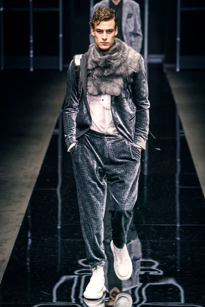 Look 30